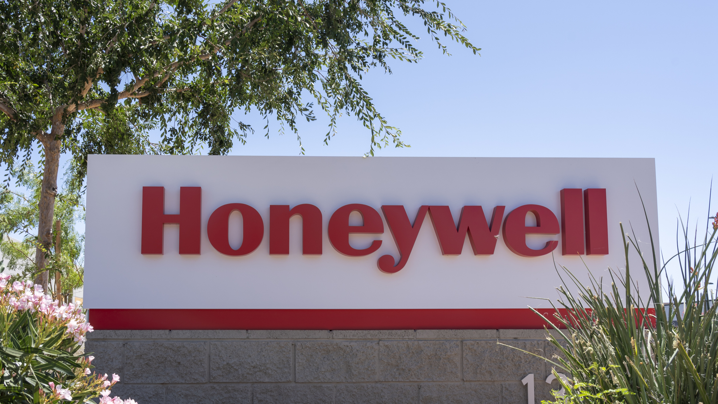 Honeywell Centralizes Internal Communications for Global Three-Way Spinoff
